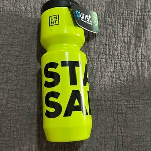 LMNT Stay Salty Neon Yellow Squeeze Water Bottle Purist Travel Bike 26oz NEW NWT